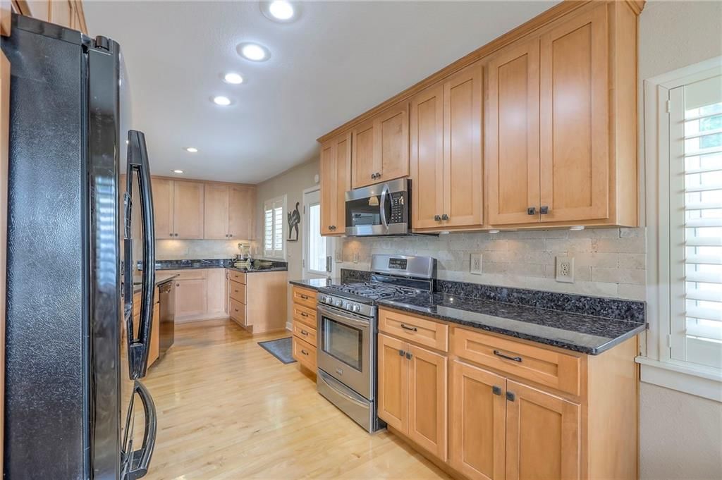 115 NE Green Street — photo 9