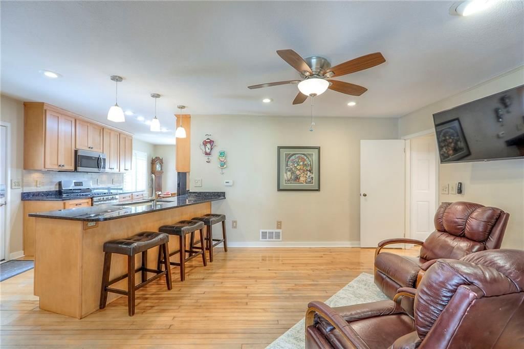 115 NE Green Street — photo 11