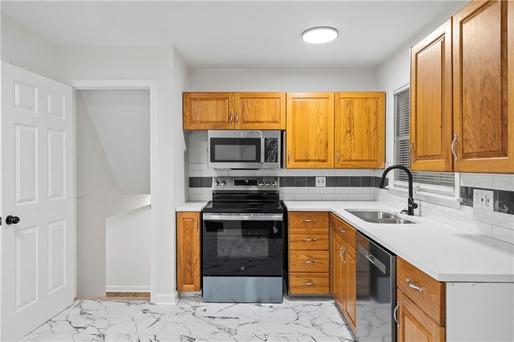 6405 N Wayne Avenue — photo 12