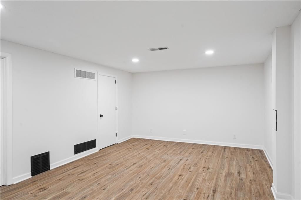 6405 N Wayne Avenue — photo 18