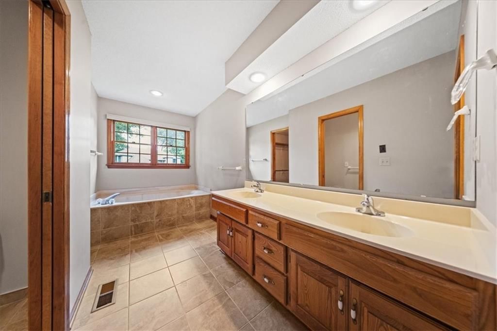 9509 W 116th Terrace — photo 40