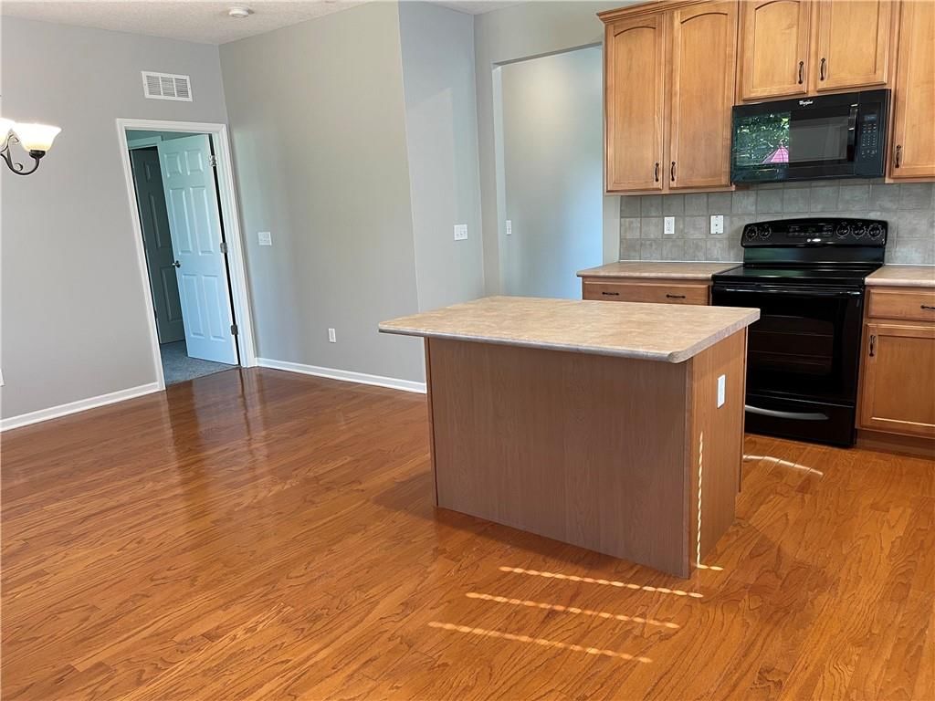 23424 W 90TH Terrace — photo 6