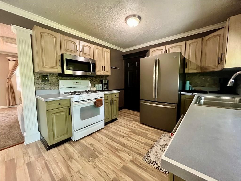 1526 E Hayward Avenue — photo 16