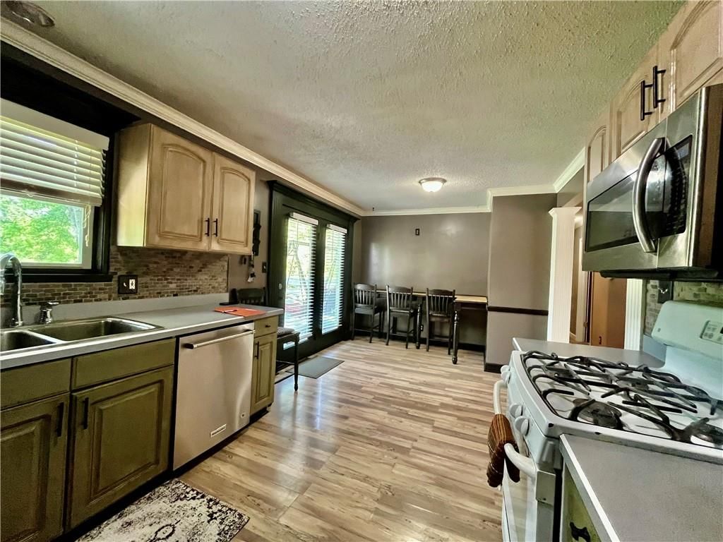 1526 E Hayward Avenue — photo 17