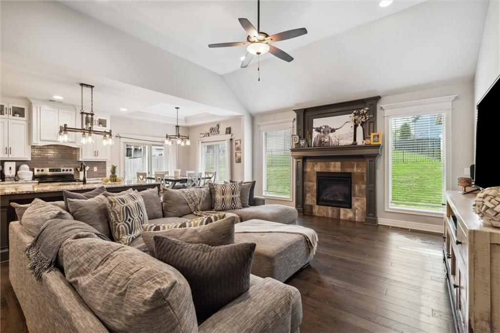 1402 NW Red Oak Court — photo 11