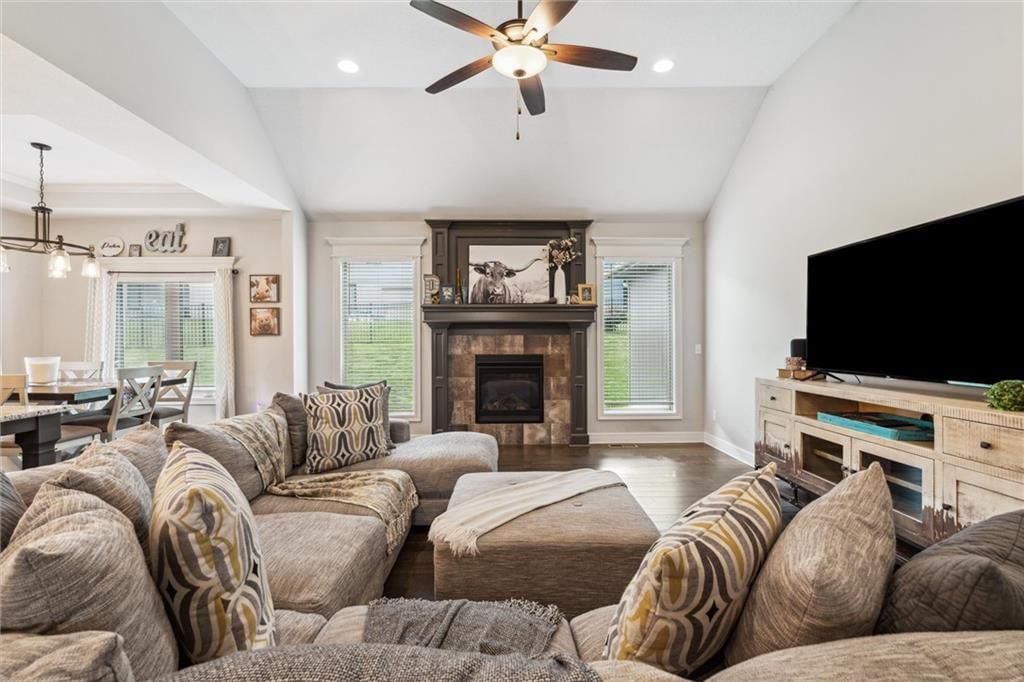 1402 NW Red Oak Court — photo 12