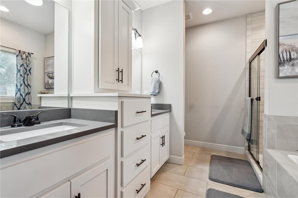 1402 NW Red Oak Court — photo 16