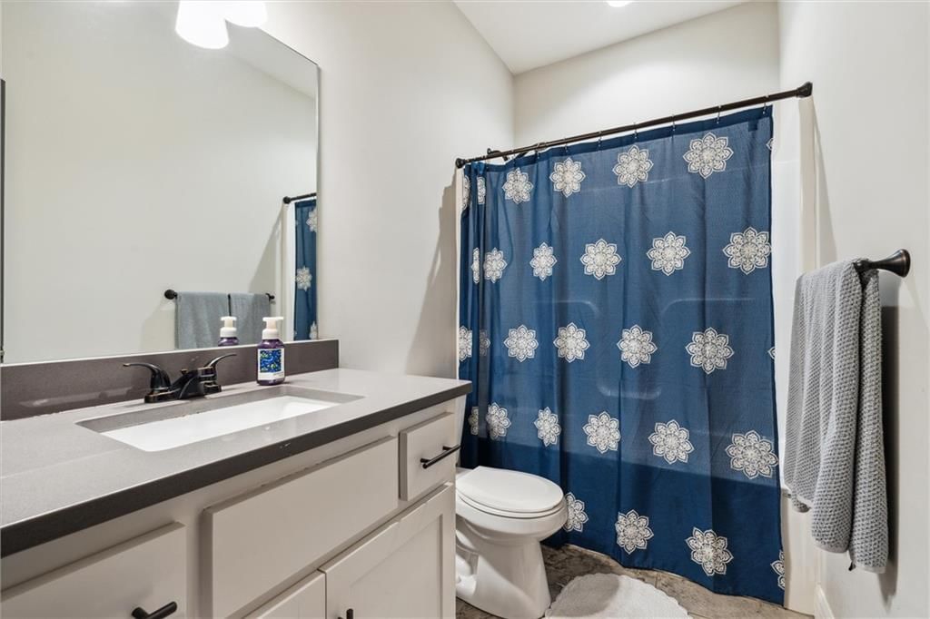 1402 NW Red Oak Court — photo 20