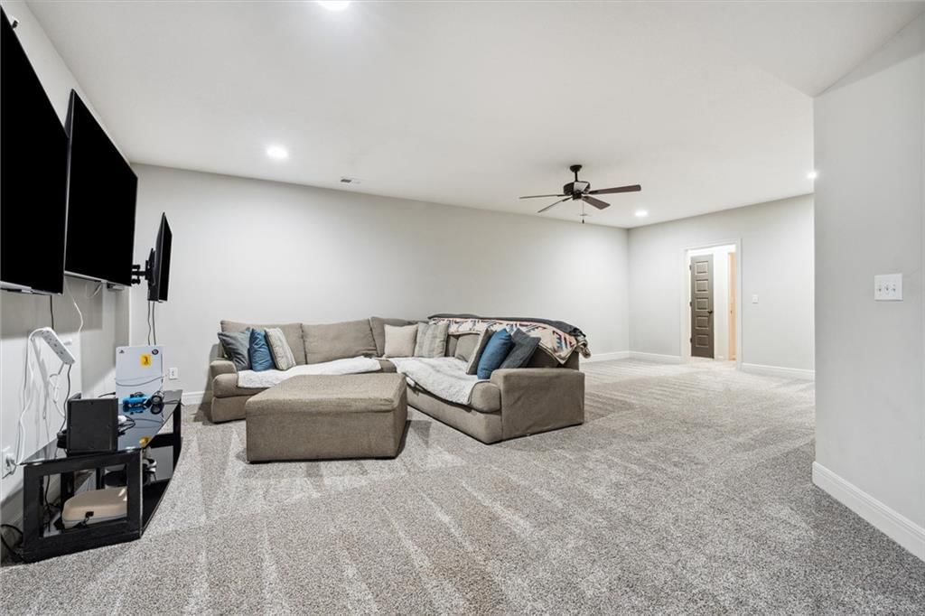 1402 NW Red Oak Court — photo 23
