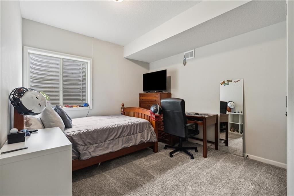 1402 NW Red Oak Court — photo 25