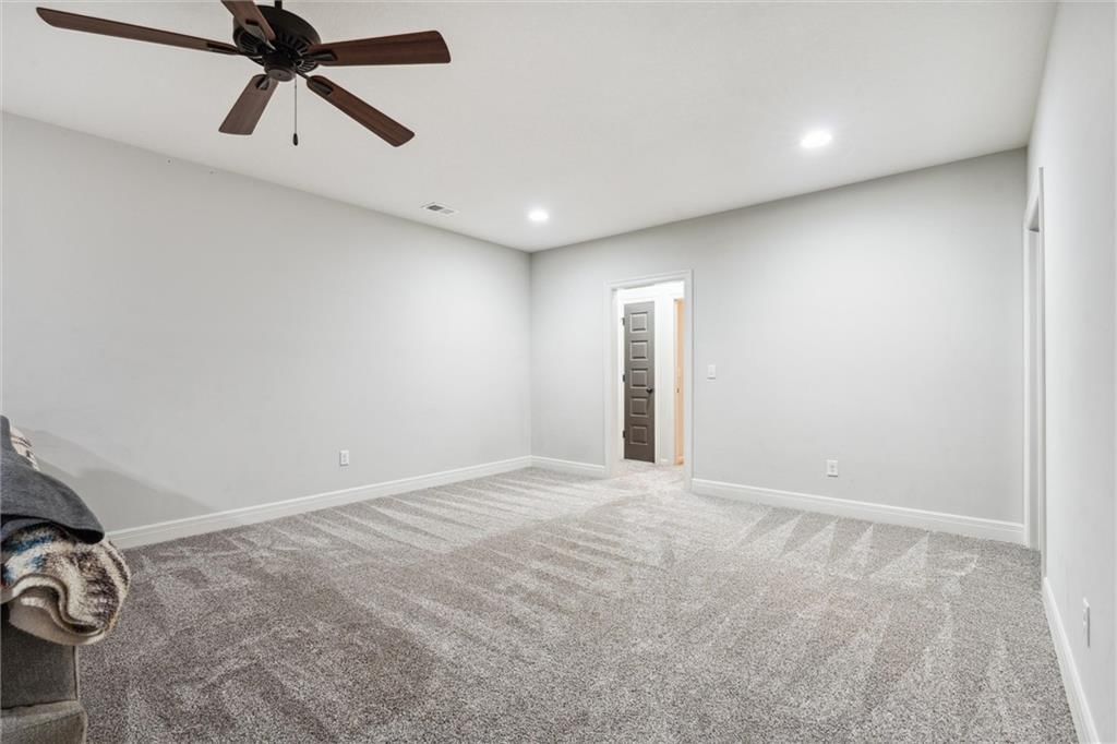 1402 NW Red Oak Court — photo 27