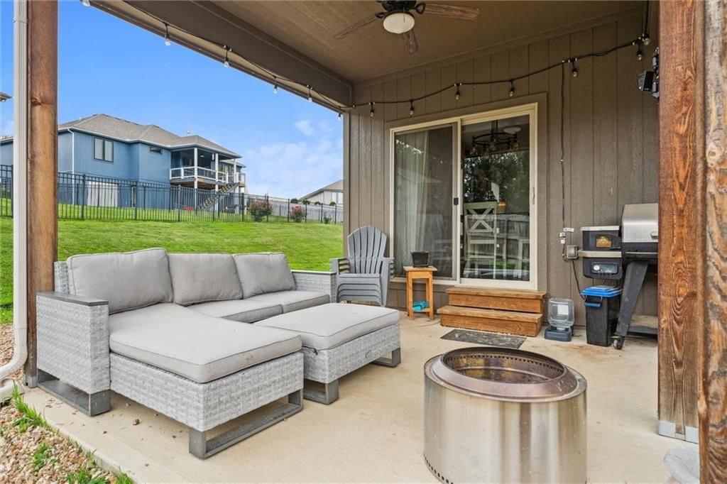 1402 NW Red Oak Court — photo 30
