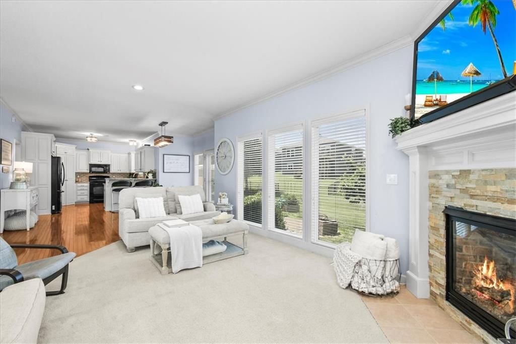 600 SW GENTRY Lane — photo 2
