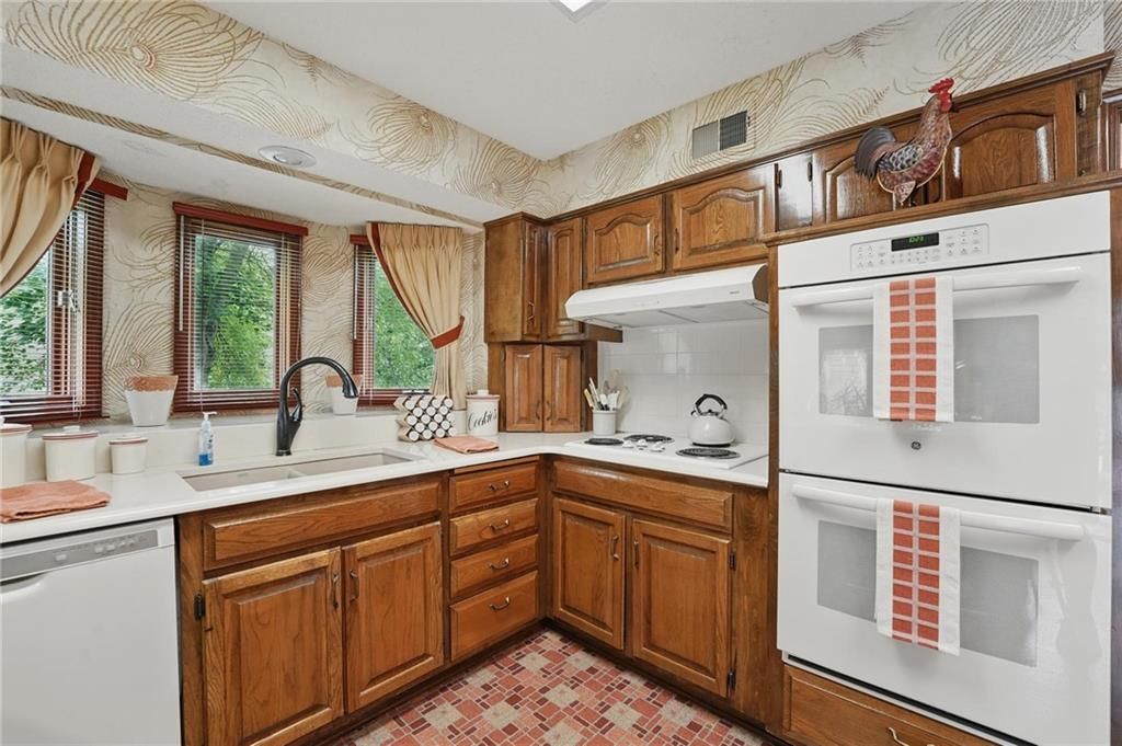 Photo 11 of 34 - 8206 Parkhill Circle