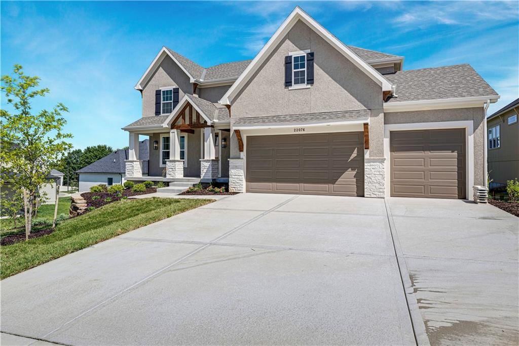 22076 W 99th Terrace, Lenexa, KS: listing photo 3
