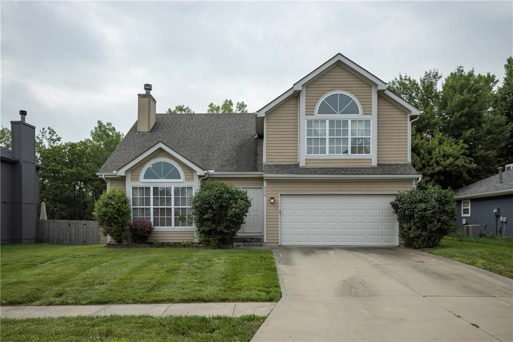 Photo 1 of 34 - 205 SW Creek Ridge Drive