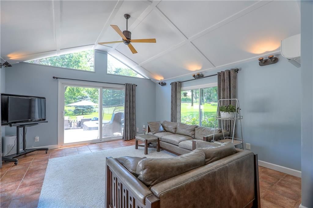 Photo 5 of 43 - 6735 NW Hilldale Drive