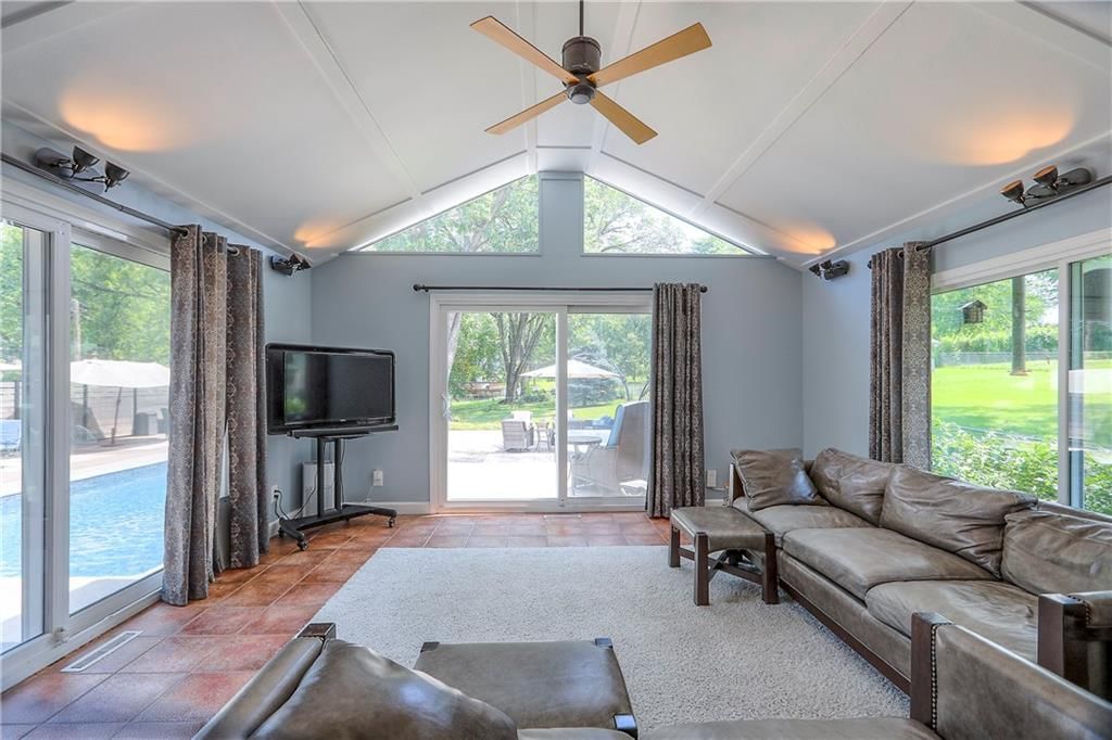 Photo 6 of 43 - 6735 NW Hilldale Drive