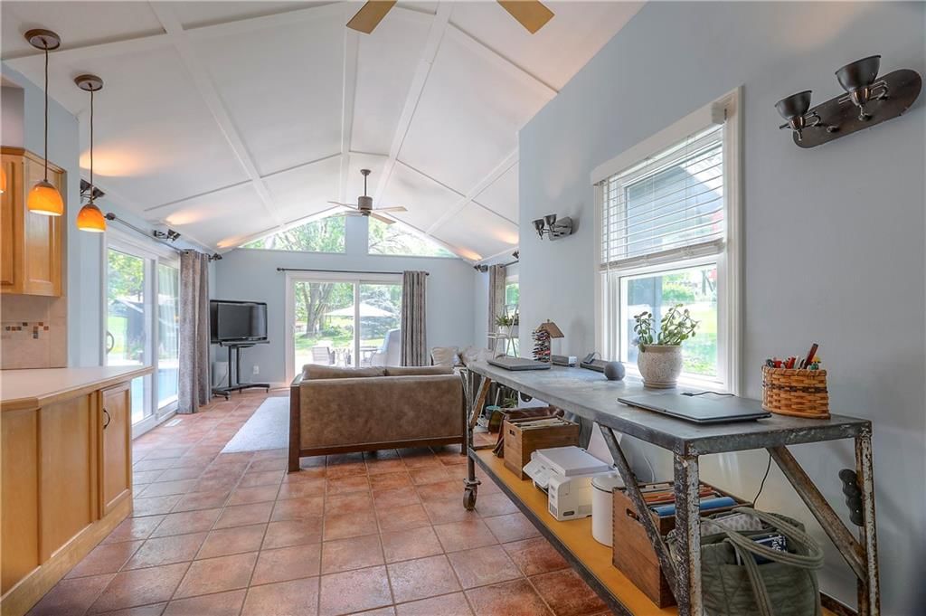 Photo 8 of 43 - 6735 NW Hilldale Drive