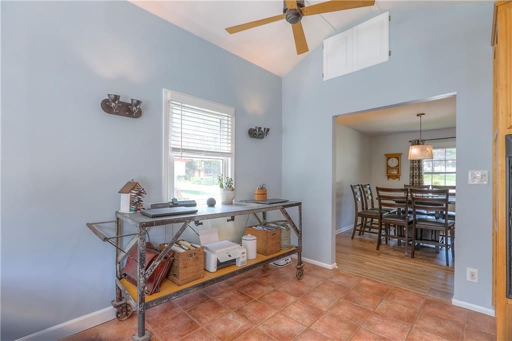 Photo 9 of 43 - 6735 NW Hilldale Drive