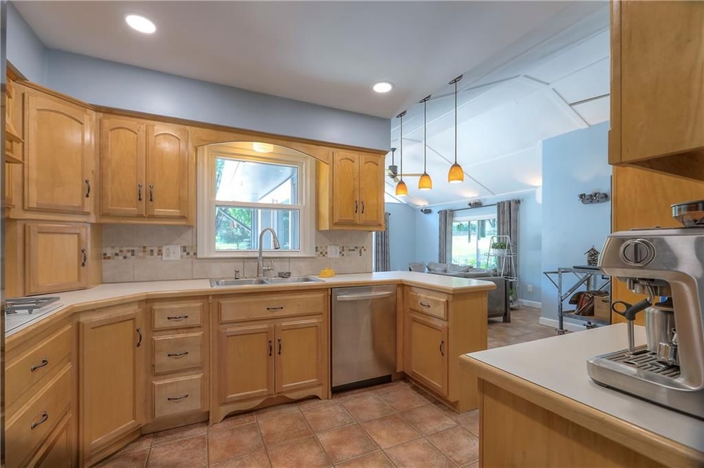 Photo 13 of 43 - 6735 NW Hilldale Drive