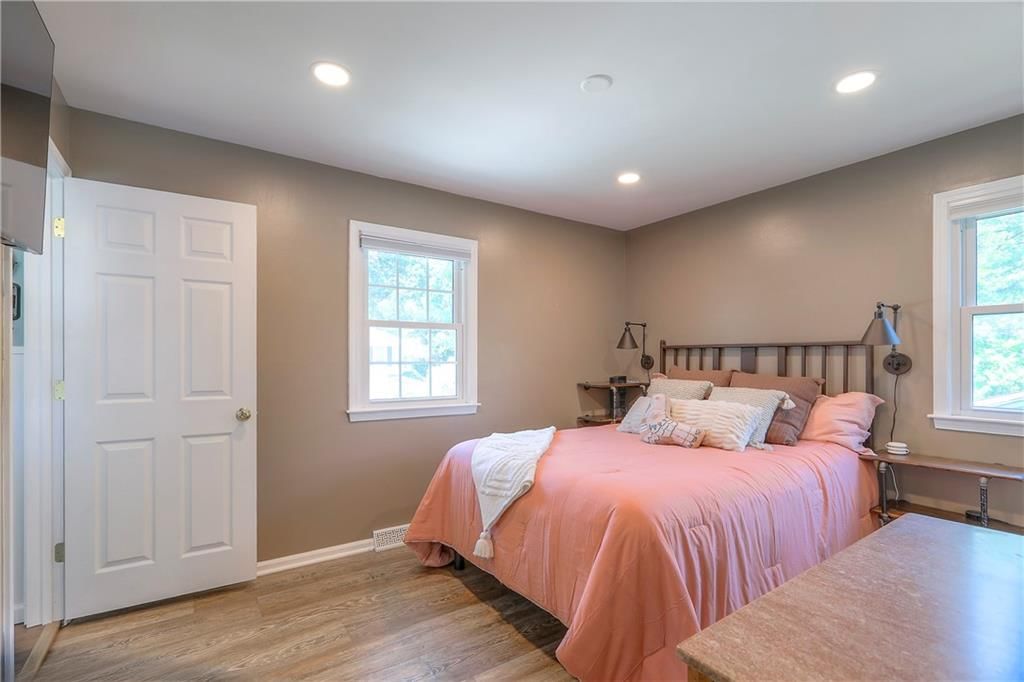 Photo 18 of 43 - 6735 NW Hilldale Drive