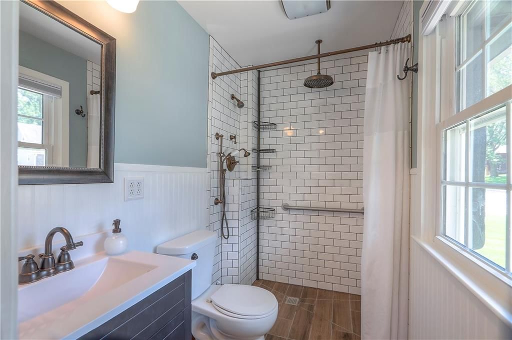 Photo 20 of 43 - 6735 NW Hilldale Drive