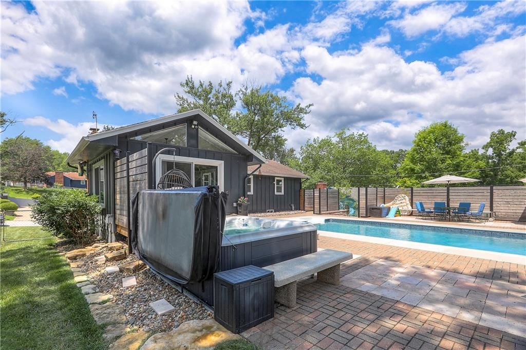Photo 31 of 43 - 6735 NW Hilldale Drive