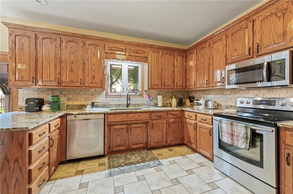Photo 9 of 51 - 3917 SW Windjammer Court