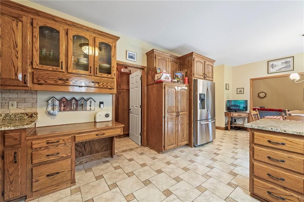 Photo 10 of 51 - 3917 SW Windjammer Court