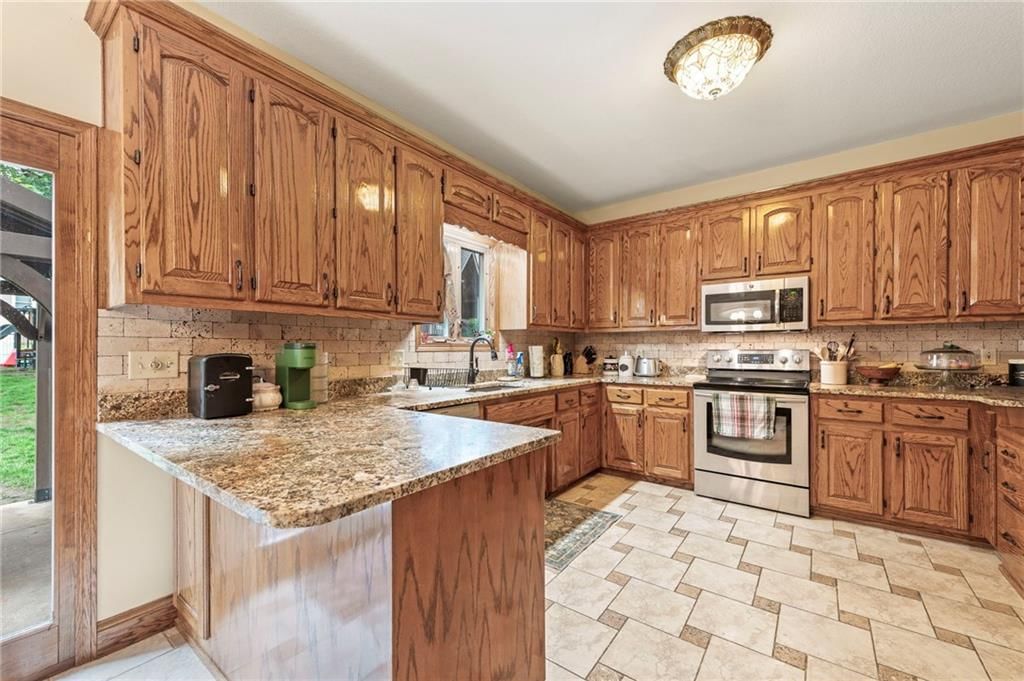 Photo 11 of 51 - 3917 SW Windjammer Court