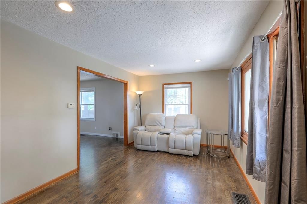 5032 N Bellaire Avenue — photo 6