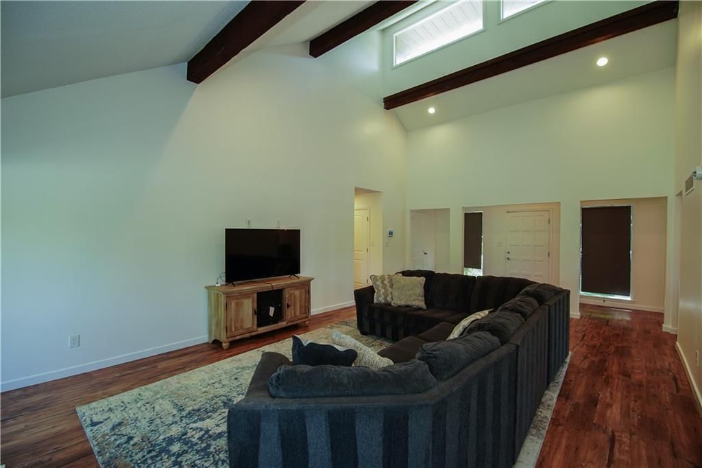 Photo 3 of 38 - 3942 SW LINDEN Lane