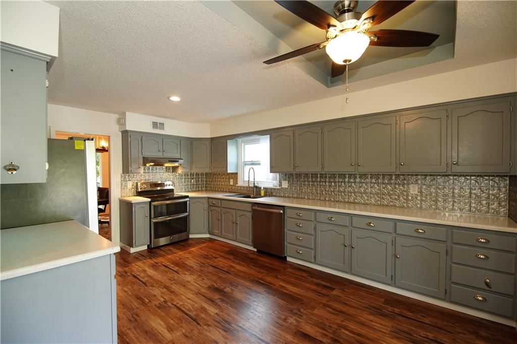 Photo 6 of 38 - 3942 SW LINDEN Lane