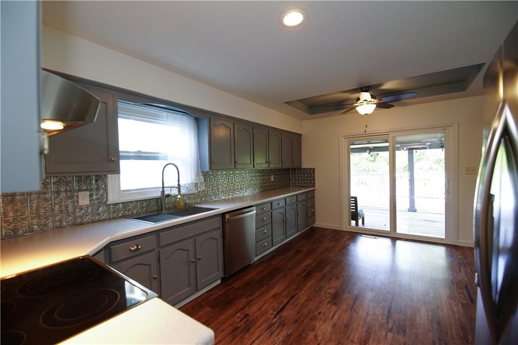 Photo 7 of 38 - 3942 SW LINDEN Lane