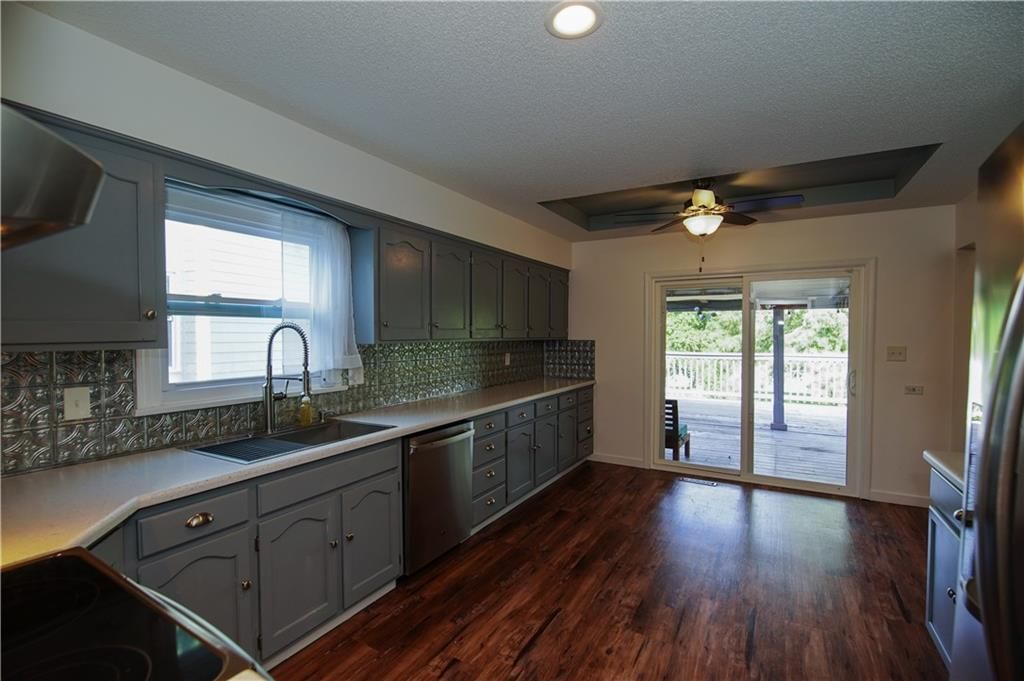 Photo 8 of 38 - 3942 SW LINDEN Lane