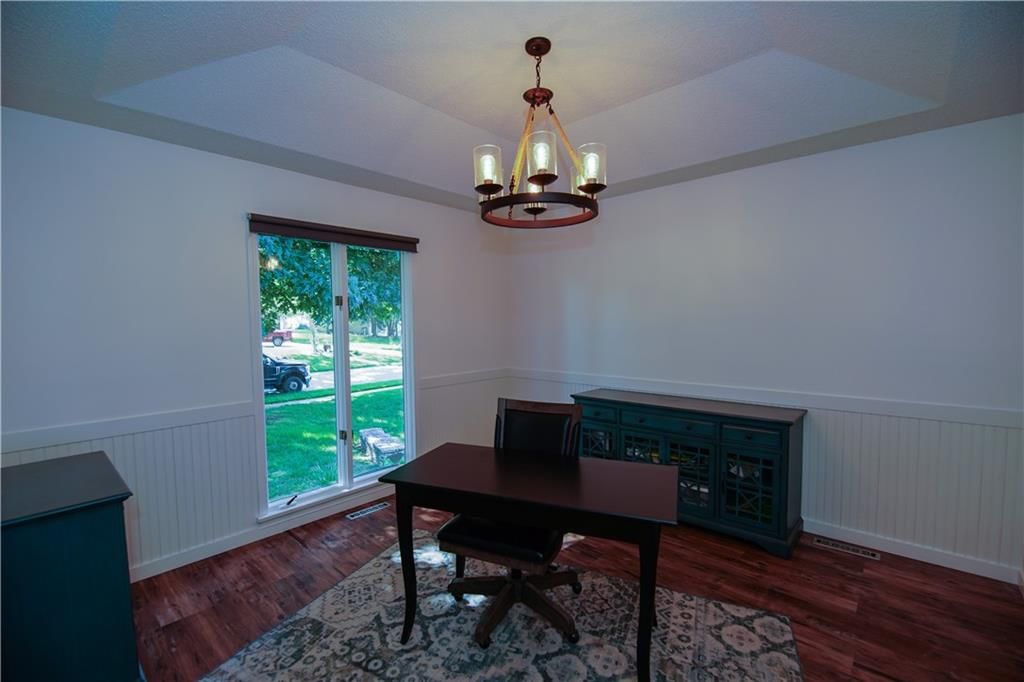 Photo 9 of 38 - 3942 SW LINDEN Lane