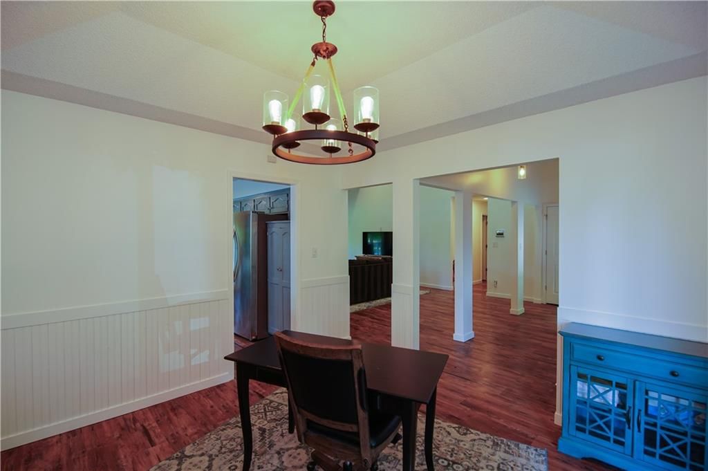 Photo 10 of 38 - 3942 SW LINDEN Lane