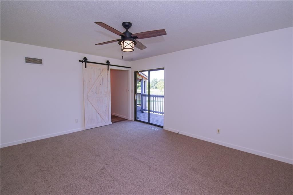 Photo 11 of 38 - 3942 SW LINDEN Lane