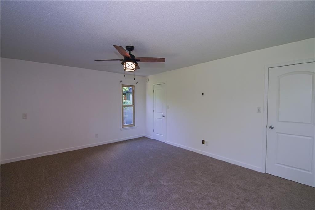 Photo 12 of 38 - 3942 SW LINDEN Lane