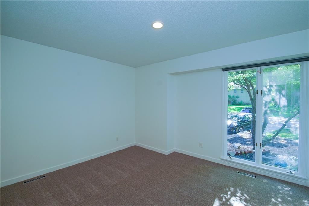 Photo 13 of 38 - 3942 SW LINDEN Lane