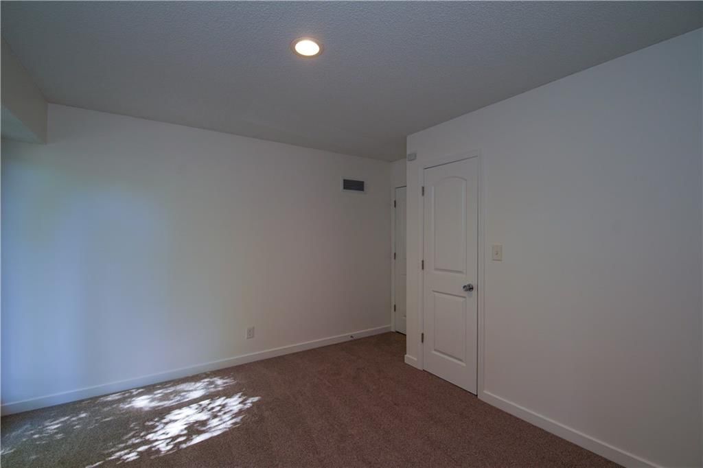 Photo 15 of 38 - 3942 SW LINDEN Lane
