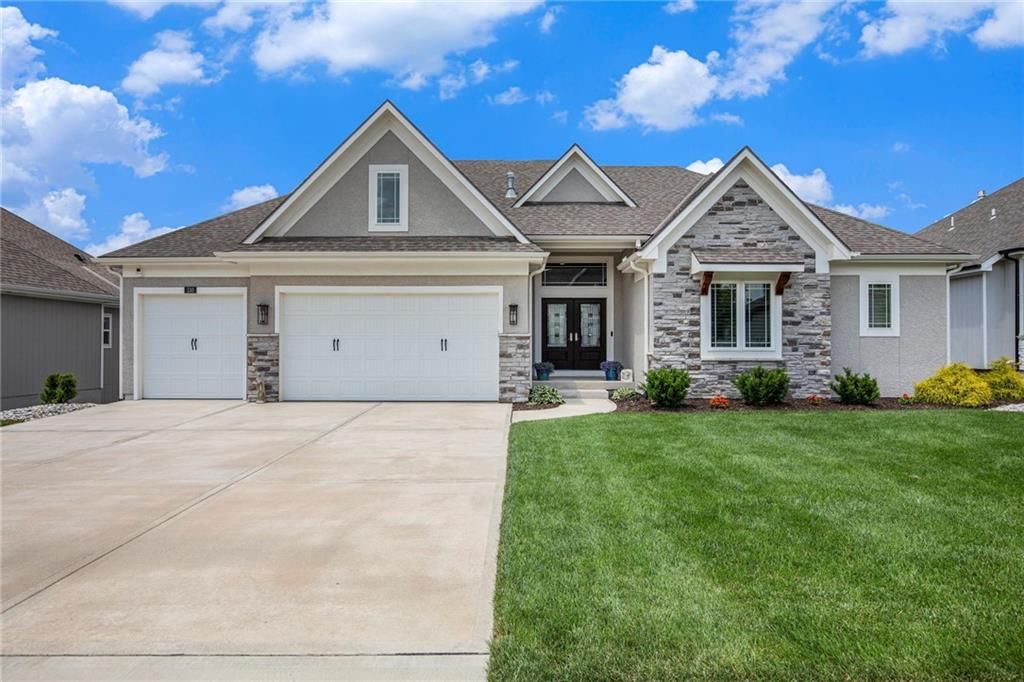 130 NW Ambersham Drive, Lee's Summit, MO