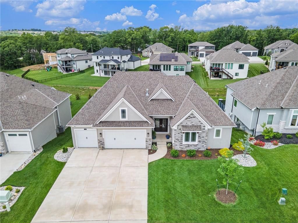 130 NW Ambersham Drive — photo 2
