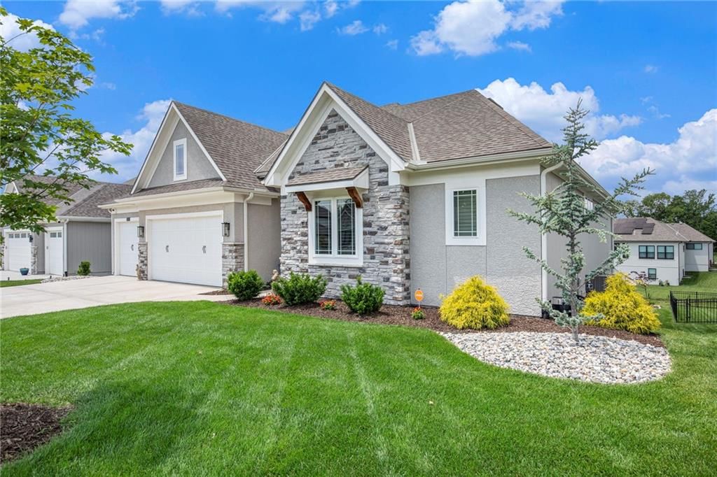 130 NW Ambersham Drive — photo 3