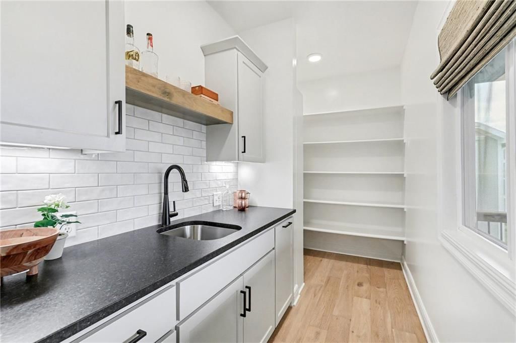 130 NW Ambersham Drive — photo 15