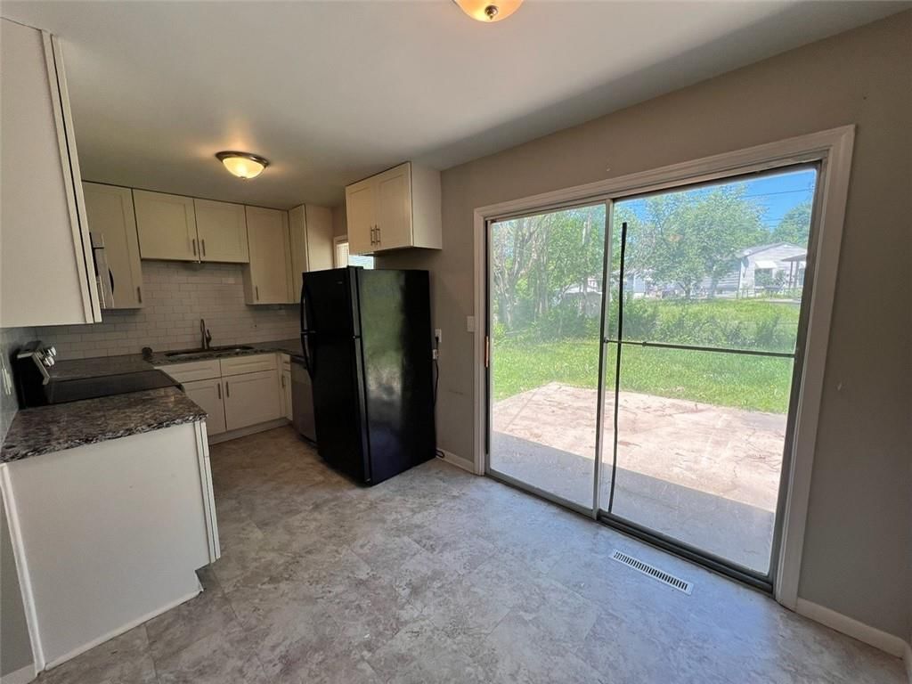 Photo 6 of 21 - 3407 S Claremont Avenue