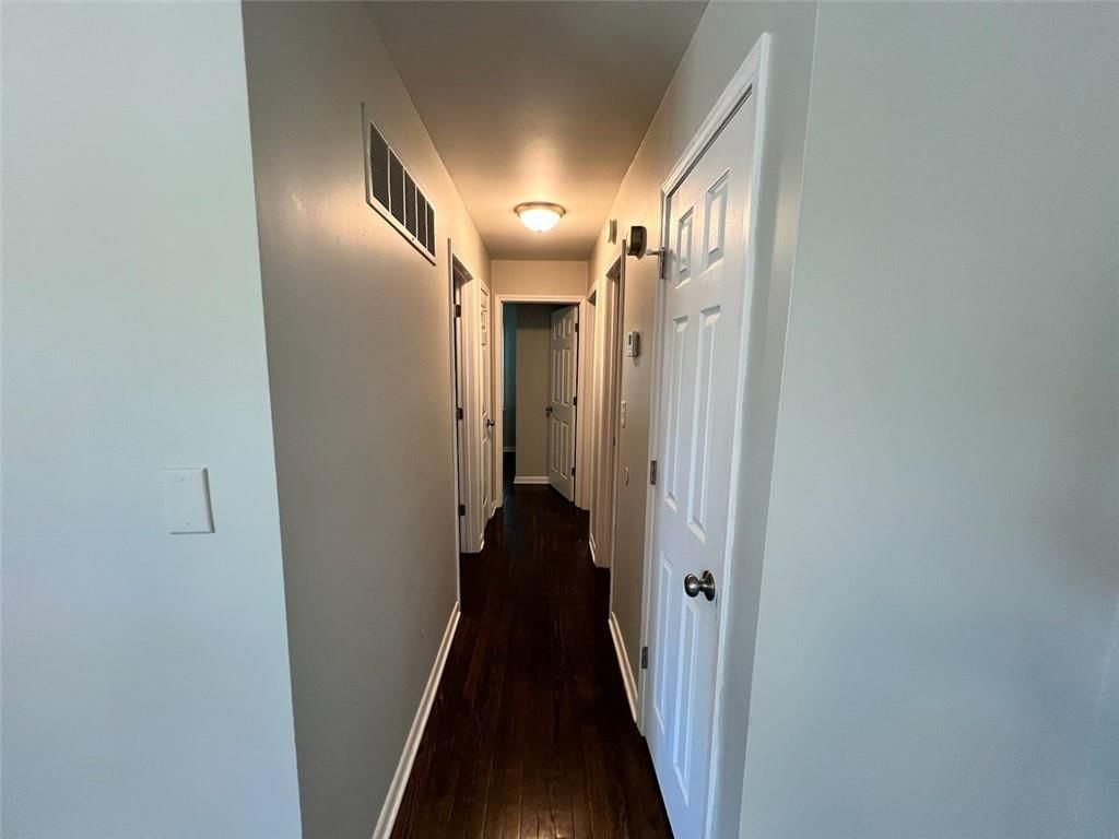 Photo 8 of 21 - 3407 S Claremont Avenue