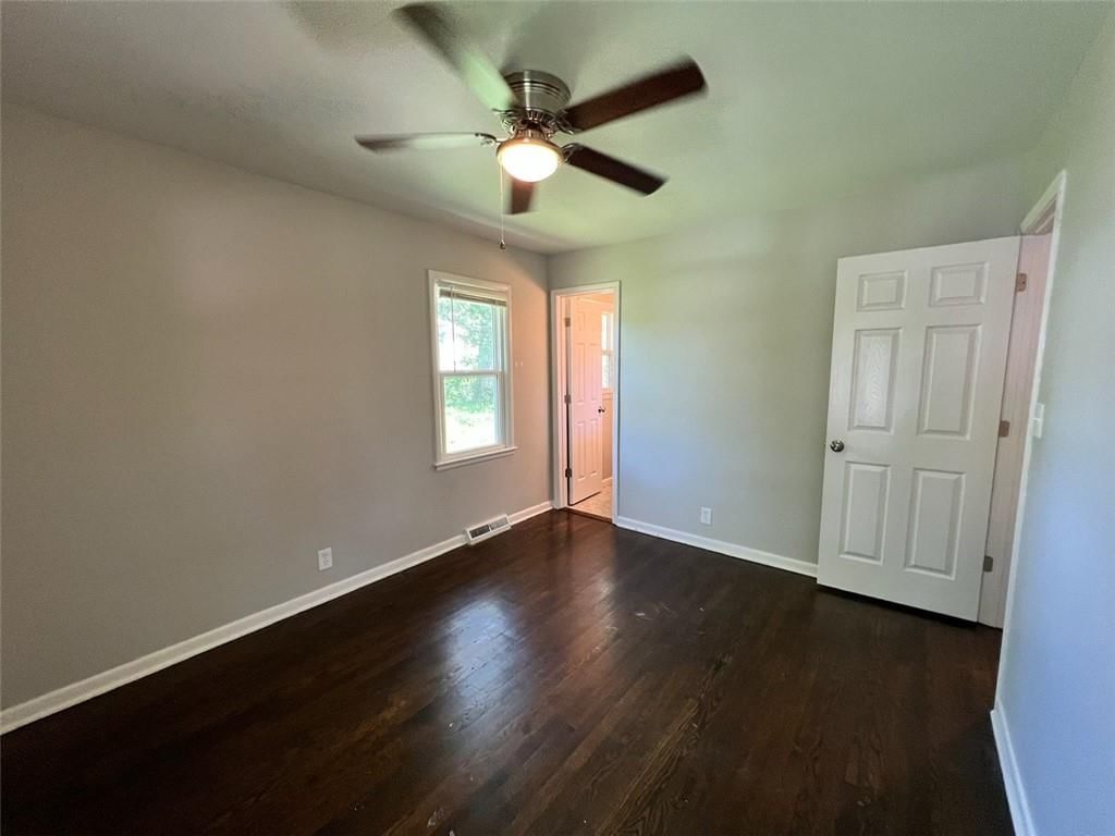 Photo 10 of 21 - 3407 S Claremont Avenue