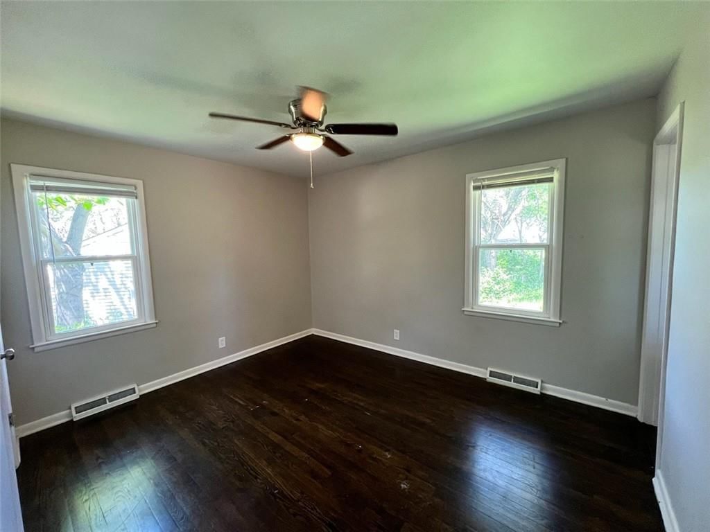 Photo 11 of 21 - 3407 S Claremont Avenue